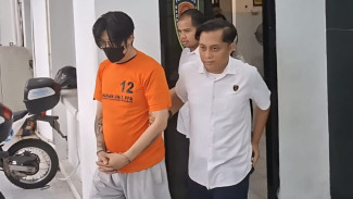 Heboh Suami Aniaya Istri di Depan Anak Balitanya, Pelaku Ditahan Polisi Surabaya