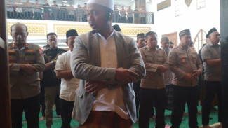 Polda Jatim dan Polres Jajaran Gelar Salat Gaib untuk Driver Ojol Affan Kurniawan