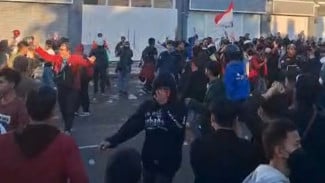 Surabaya saat Sore: Demo Ricuh di Polrestabes, Grahadi Dijarah