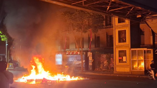 Jejak Surabaya Mencekam Semalam: Grahadi dan Kantor Polsek Tegalsari Dibakar Massa
