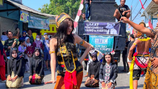 Warga Sidoarjo Sindir Koruptor Lewat Karnaval Budaya