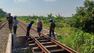 Petani di Lamongan Tewas Tersambar KA saat Berangkat Ke Sawah