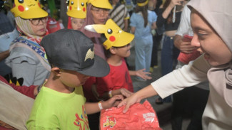 Keceriaan Anak Surabaya saat Pikachu Hadir di Kualifikasi Piala Asia U23