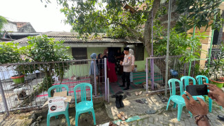 Suasana Rumah TAS Korban Mutilasi Jelang Jenazah Tiba di Lamongan