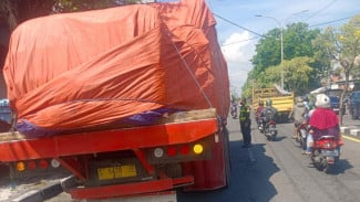Sejumlah Truk Ditindak Polisi di Gresik karena Melanggar Jam Operasional