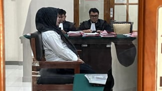 Sampaikan Pledoi, Ernawati Terdakwa Penipuan Lelang Arisan di Mojokerto Minta Bebas