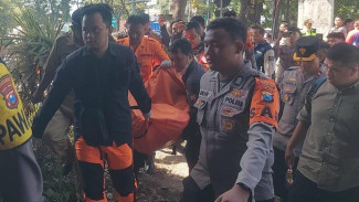 Menjaring Ikan Berenang di Sungai Gunungsari Surabaya, 2 Pria Malah Tenggelam