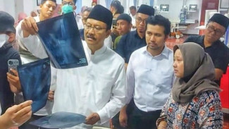 Mensos Jenguk Haikal, Korban Selamat Tragedi Ponpes Al Khoziny Sidoarjo