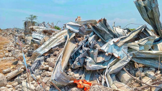 Melihat 1.262 Ton Reruntuhan Musala Ponpes Al Khoziny Ambruk di TPA Jabon Sidoarjo