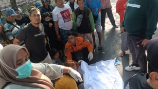 Tabrak Pohon, Pemotor Meninggal di Jalan Pumpungan Surabaya