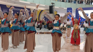 Penampilan Para Penari pada Ajang Indonesia Menari 2025 Pukau Pengunjung Ciputra World Surabaya