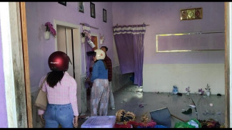 Puluhan Warga Jarah Rumah Owner Arisan Bodong, Minta Uang Milyaran Dikembalikan