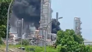 Kilang Minyak TPPI Tuban Meledak dan Terbakar, Warga Panik