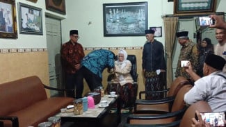 Momen Chairul Tanjung Salim dan Minta Maaf ke Kiai Anwar Manshur Ponpes Lirboyo