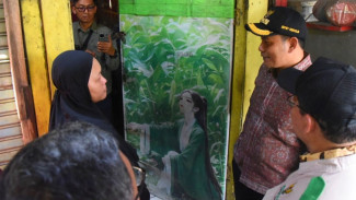 Kisah Dramatis Ibu 4 Anak Tinggal di Bawah Jembatan Layang Trosobo Sidoarjo