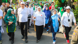 Khofifah: Santri Masa Kini Harus Kuasai Teknologi, Tapi Jangan Hilang Akar Spiritual