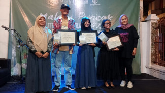 Peluncuran Buku Tambo Girisik Tutup Malam Puncak Residensi Literatutur 2025