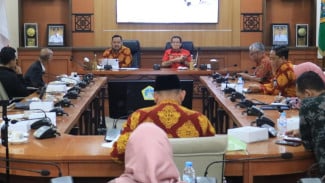 Di Hadapan Rokhmin Dahuri, Bupati Gresik Suarakan Pentingnya Payung Hukum Pesisir