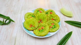 Sejarah dan Resep Membikin Kue Cucur Hijau Motif Bunga