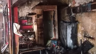 Warung Makan Indomie di Kendangsari Surabaya Terbakar Akibat LPG Bocor