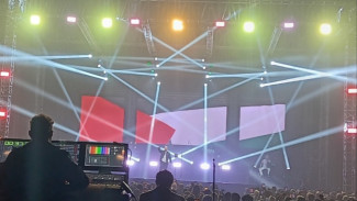 Tutup Tur Indonesia di Surabaya, Maher Zain Tampil dengan Lagu-Lagu Hitsnya Hingga tentang Palestina
