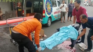 Kecelakaan Motor Versus Truk di Jalan Mastrip Surabaya, Pemotor Patah Tulang