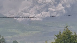 Status Semeru Naik ke Level Awas, Gubernur Khofifah Minta Warga Waspada dan Segera Menuju Titik Evakuasi