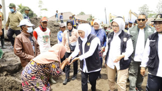 Turun ke Lumajang, Gubernur Khofifah Pimpin Penanganan Dampak APG Semeru