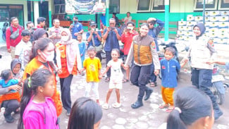 Cerianya Anak Pengungsi Semeru Dapat Trauma Healing dari Polda Jatim