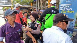 Polda Jatim Lakukan Tes Kesehatan Gratis Bagi Supir Bus di Terminal Purabaya