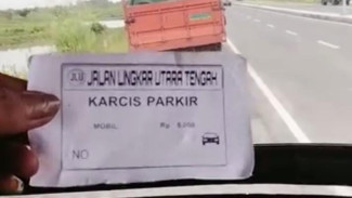 Curhat Sopir di Lamongan Dimintai Uang Parkir Saat Berhenti di Jalan Lingkar Utara