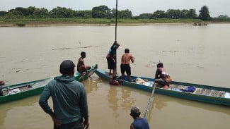 Warga Bojonegoro Kesetrum saat Cari Ikan, Korban Tenggelam di Bengawan Solo
