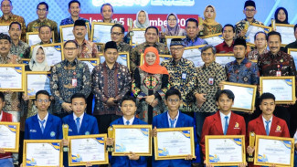 Gubernur Khofifah di Festival TIK Jatim: AI hanya Alat Bantu, Kunci Utama Peran Guru