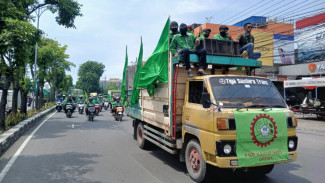 Kecewa Penetapan UMP 2026, Massa Buruh Geruduk Kantor Gubernur Jatim