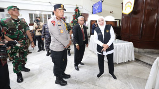 Kapolda Jatim Bersama Forkopimda Tinjau Gereja di Surabaya, Pastikan Malam Natal 2025 Aman