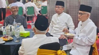 Momen Rais Aam PBNU KH Miftachul Akhyar dan Gus Yahya Berdampingan di Lirboyo