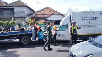 Sopir Diduga Mengantuk, Mobil BGN Terbalik Usai Alami Kecelakaan Tunggal di Lamongan