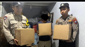 Polisi Sita Ratusan Botol Miras dari Rumah Salah Warga di Lamongan