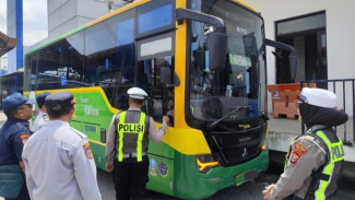 Viral di Medsos, Aksi Berbahaya Sopir Trans Jatim di Gresik Berujung Tilang dan Sanksi