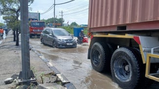 Banjir Rob Terjang Surabaya Saat Libur Imlek, Jalan Tambak Oso Wilangun Tergenang