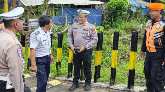Polres Blitar Kota-Daop 7 Tutup Perlintasan Liar demi Keselamatan Mudik
