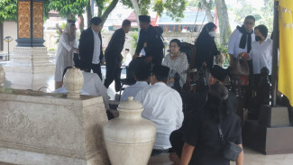 Megawati Ziarah ke Makam Bung Karno, PDIP Pertegas Prinsip Politik Luar Negeri Bebas Aktif
