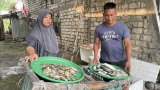 Kisah Pasutri Penjual Ikan Asal Lamongan Berangkat Haji Setelah 7 Tahun Menabung