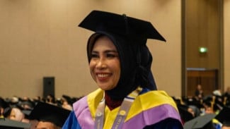 Lulus di Unitomo, Wabup Sidoarjo Mimik Idayana Dapat Bekal Baru untuk Sidoarjo