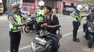 Operasi ETLE Handheld di Jatim Jaring 748 Pelanggar Lalu Lintas