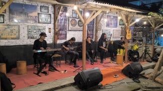 Menengok Ngaji Lan Ngopi Bareng Musik Gothic Metal, Dakwah yang Curi Perhatian di Surabaya