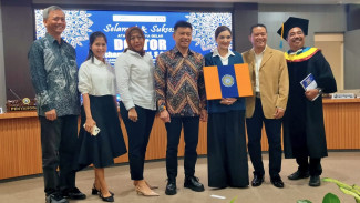 Ashanti Raih Gelar Doktor di Unair, Judul Disertasinya Sempat Ditolak Empat Kali