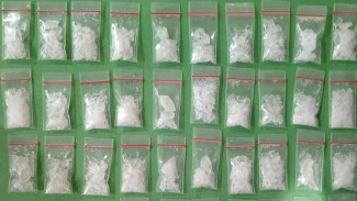 Reseller Narkotika Sistem Kredit Ditangkap Polisi di Surabaya, 76 Paket Sabu Disita