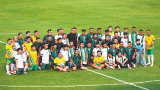 Fun Football, Cara Komunitas Persebaya ABG dan Allegiant Donasi ke UMKM Lokal