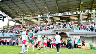 Santri Gontor Belajar Sportivitas dari Bintang Timnas, Super Copa 100 Tahun PMDG Diserbu Penonton